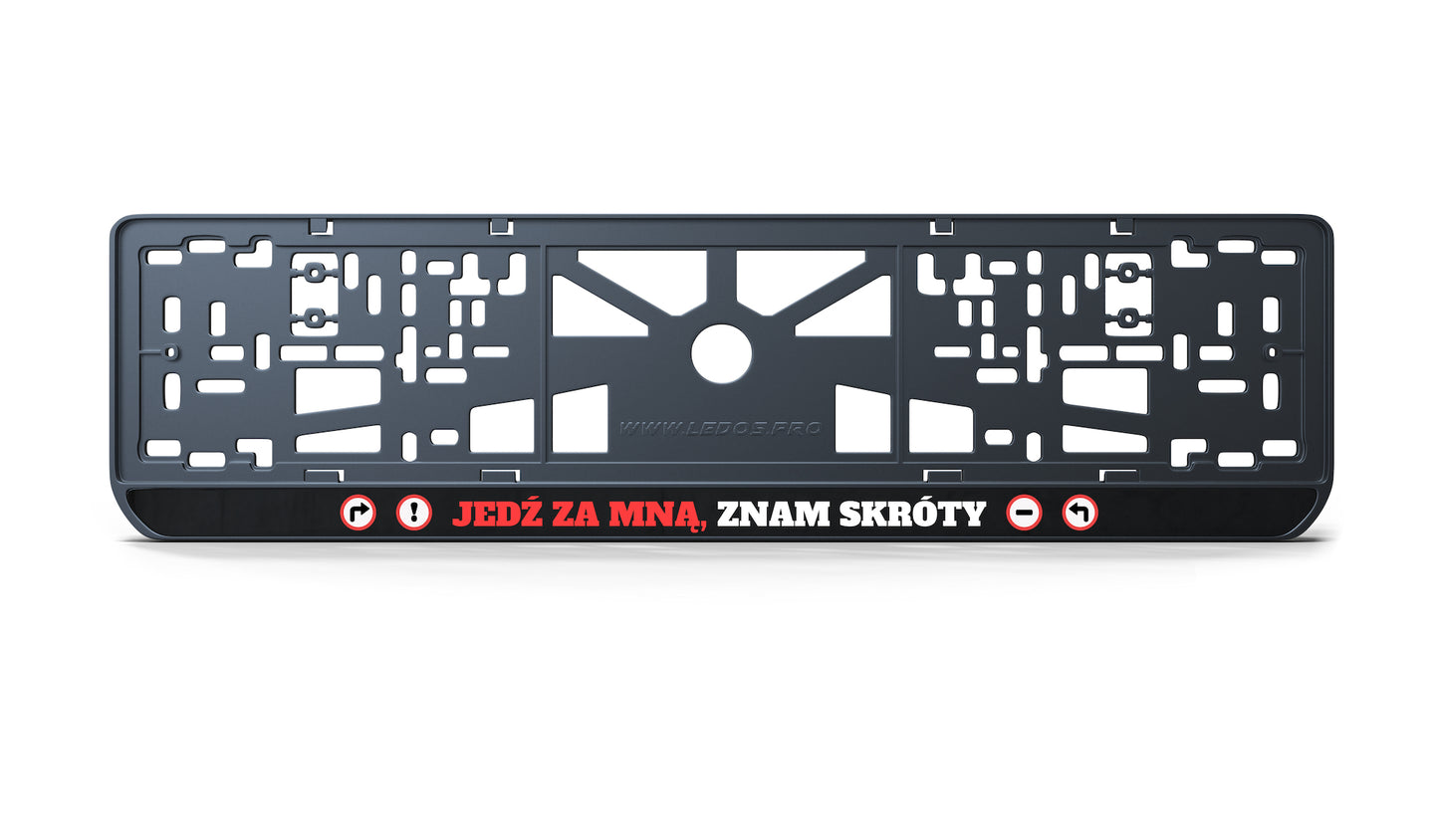 Ramka tablicy rejestracyjnej: Jedź za mną, znam skróty