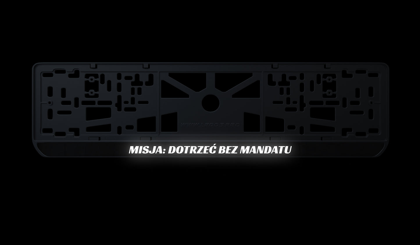 Ramka tablicy rejestracyjnej: Misja – dotrzeć bez mandatu