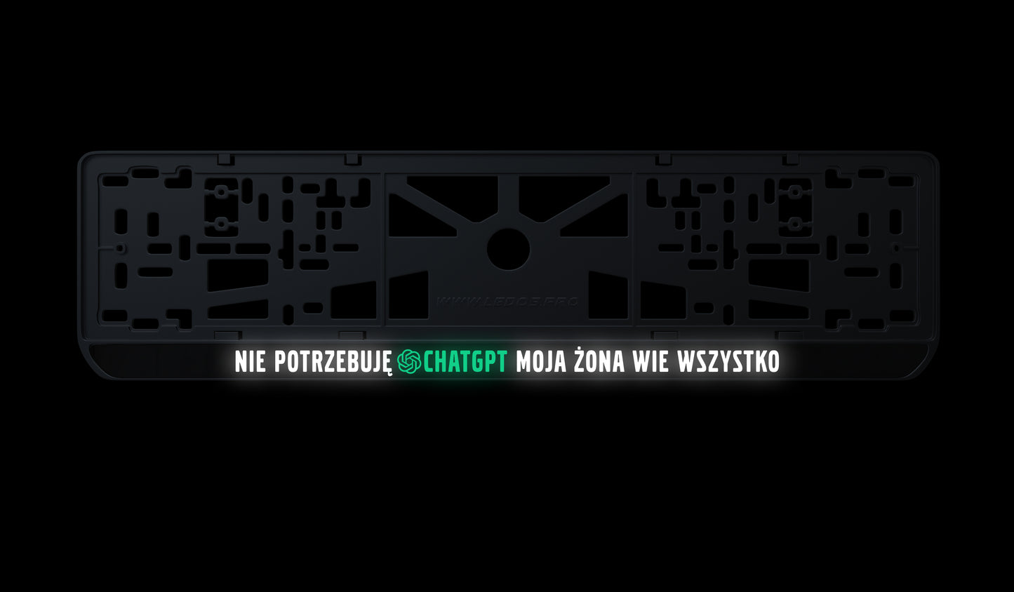 Ramka tablicy rejestracyjnej: Nie potrzebuję ChatGPT – moja żona wie wszystko