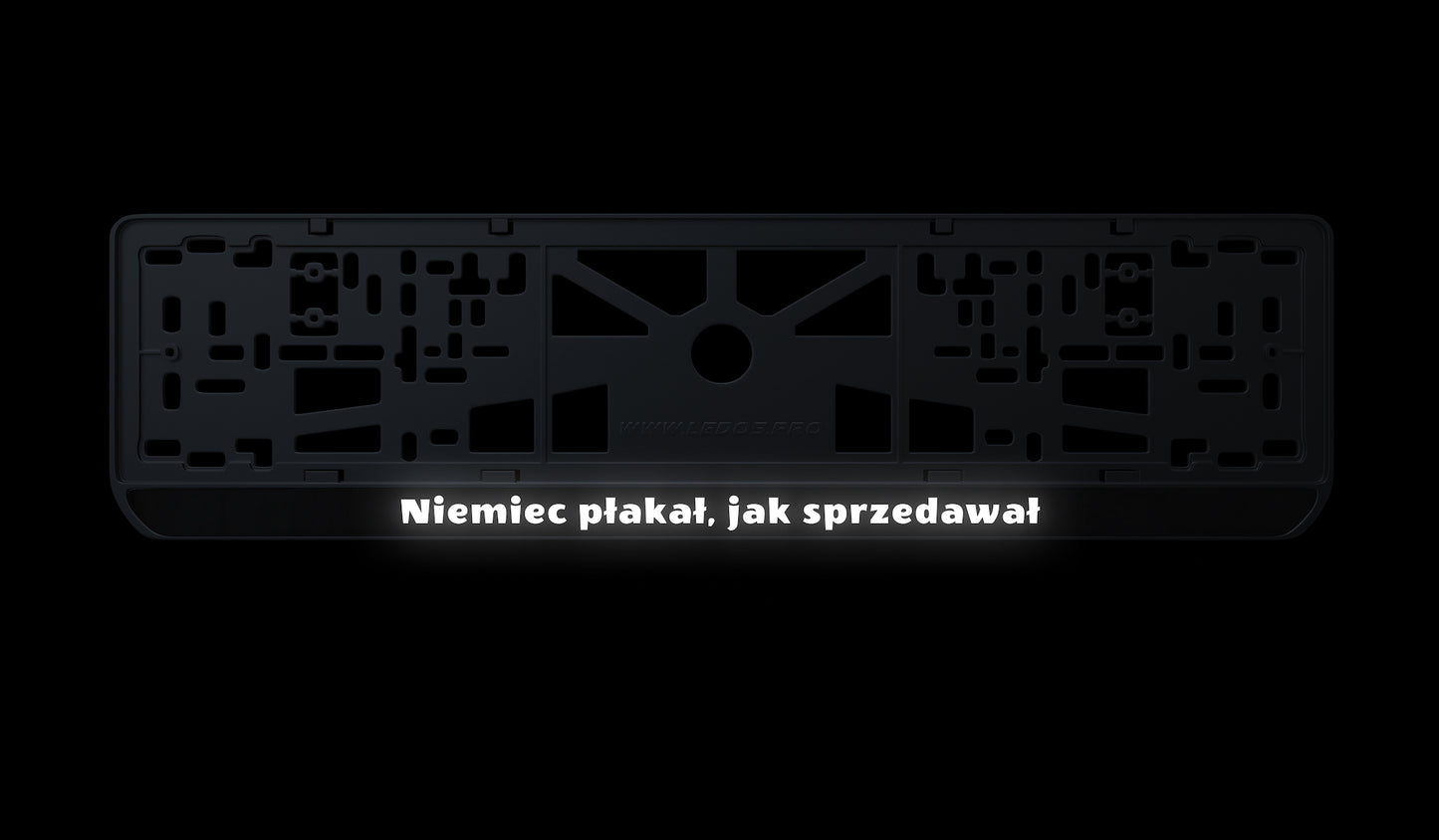 Ramka tablicy rejestracyjnej: Niemiec płakał, jak sprzedawał