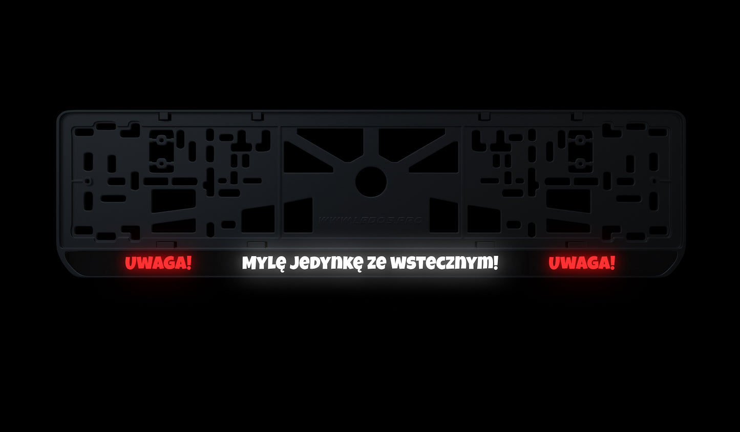 Ramka tablicy rejestracyjnej: Uwaga! Mylę jedynkę ze wstecznym!